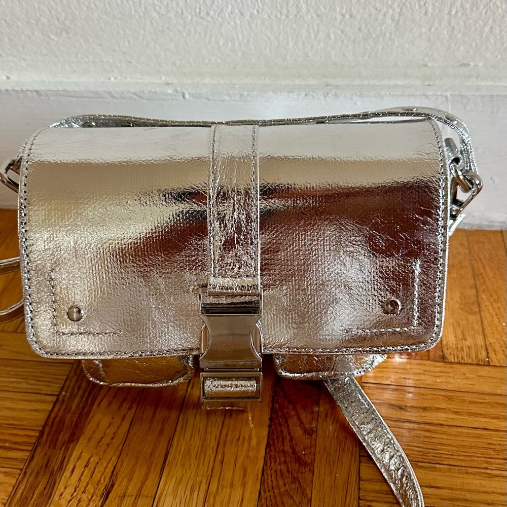 Núnoo Mini Hilma Cool Silver
Shoulder Bag
